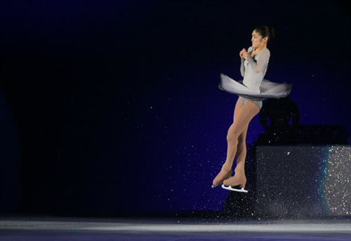 피겨퀸 김연아가 23일 경기도 고양시 킨텍스에서 열린 '삼성 애니콜 하우젠 2010 올댓 스케이트 서머 아이스쇼' 에서 환상의 무대를 펼치고 있다.