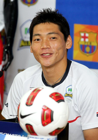 오는 8월4일 서울월드컵경기장에서 열리는 FC 바르셀로나 초청 K리그 올스타전 2010을 앞두고 27일 대한축구협회에서 올스타 김형일이 기자들의 질문에 답하고 있다.