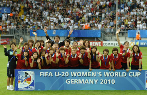 2일 독일 빌레펠트에서 폐막한 U-20(20세 이하) 여자월드컵에서 사상 첫 세계 3위를 달성한 대표팀 선수들. [대한축구협회]