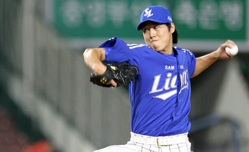 26일 오후 서울 잠실구장에서 열린 2010 프로야구 LG-삼성 경기. 9회초 1사 2루 삼성 이영욱이 우월 2점홈런을 때린 뒤 그라운드를 돌고 있다.