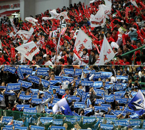 15일 오후 인천 문학구장에서 열린 SK와 삼성의 프로야구 한국시리즈 1차전에서 SK와 삼성 팬들이 응원을 펼치고 있다.