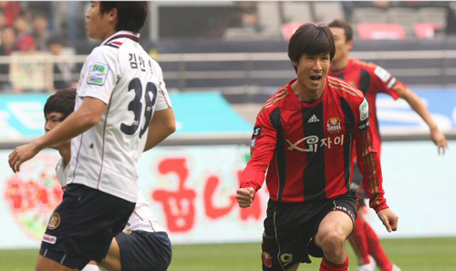 7일 서울 상암 월드컵경기장에서 열린 2010 K리그 FC서울-대전 시티즌 경기, 서울 정조국(오른쪽)이 선제골을 성공시킨 후 환호하고 있다.