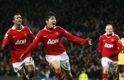 14일 오전(한국시각) 잉글랜드 맨체스터 올드트래포드 스타디움에서 열린 2010-2011 EPL 17라운드 맨체스터 유나이티드(이하 맨유)-아스널의 경기에서 박지성이 전반 40분 결승골을 넣은 뒤 기뻐하고 있다.