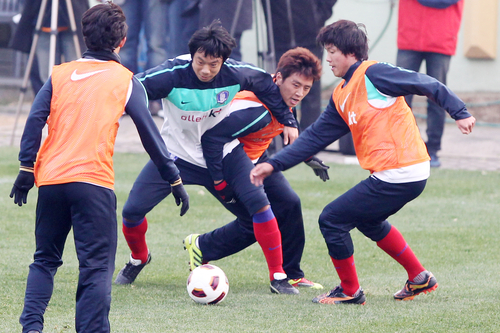 축구대표팀이 21일 오후 제주도 서귀포시민구장에서 훈련을 하고 있다.