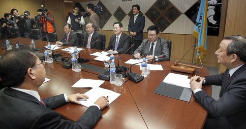 11일 오전 서울 강남구 도곡동 야구회관에서  열린 KBO 이사회에서 유영구 총재가 회의를 주재하고 있다. 8개 구단 사장단이 참석한 가운데 열린 이날 이사회에서는 9구단 승인 여부 등을 논의한다.