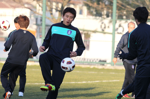 축구 국가대표팀 구자철이 터키 국가대표팀과의 평가전을 앞두고 7일  터키 이스탄불  벨레디예시 경기장에서 첫 훈련을 펼치고 있다.
