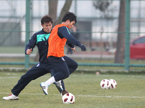 터키 국가대표팀과의 평가전을 앞두고 터키에 입성한 축구 국가대표팀 최성국이 7일 새벽(한국시간) 터키 이스탄불  벨레디예시 경기장에서 훈련하고 있다.