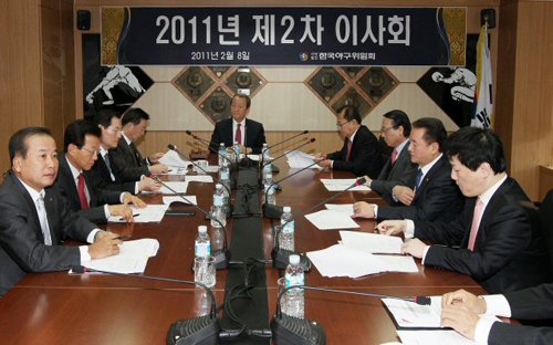 8일 오전 서울 강남구 도곡동 야구회관 회의실에서 유영구 한국야구위원회 총재 주재로 신생팀 창단 안건을 논의하기 위한 2차 이사회가 열리고 있다.