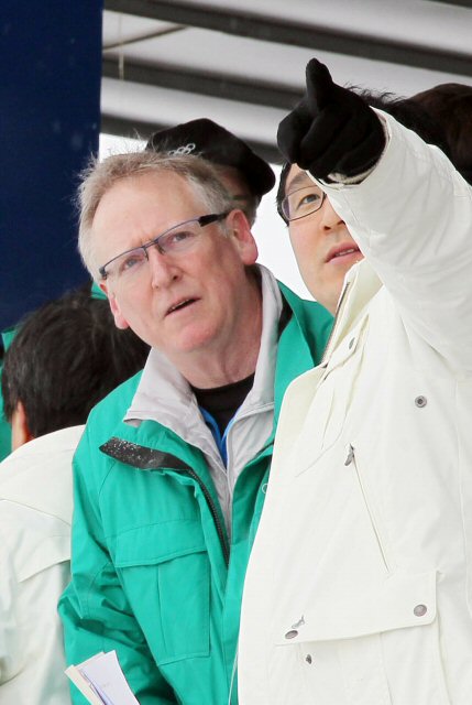17일 오전 IOC 조사평가위원들이 강원 평창군 대관령면 알펜시아리조트 바이애슬론 경기장을 찾아 강광배 국제봅슬레이연맹 부회장으로부터 설명을 듣고 있다.