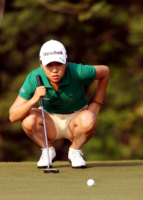 김인경이 17일 태국 파타야의 시암 컨트리클럽 올드코스에서 열린 2011년 LPGA개막전인 Honda LPGA THAILAND 2011에서 퍼팅라인을 살피고 있다.