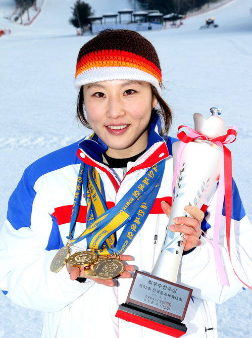 18일 막을 내린 제92회 동계체전 최우수선수에 여자 일반부 알파인 스키에서 슈퍼대회전과 대회전, 회전, 복합을 석권해 4관왕에 오른 김선주(26·경기도스키협회)가 선정됐다.