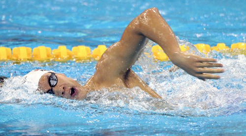 마린보이 박태환이 2011 국제수영연맹(FINA) 세계수영선수권대회 400m 자유형 종목 등이 열리는 중국 상하이 오리엔탈 스포츠센터 수영장에서 22일 막바지 컨디션 점검을 하고 있다.