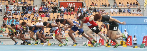 27일 오전 대구스타디움에서 열린 2011 대구세계육상선수권대회. 남자 100m 자격예선에 출전한 한국 단거리의 희망 김국영(가운데)이 부정출발로 실격돼고 있다