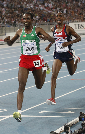 28일 대구스타디움에서 열린 제13회 대구 세계육상선수권대회 남자 10,000m 결승, 에티오피아의 철각 이브라힘 제일란이 1위로 결승선을 통과하고 있다.