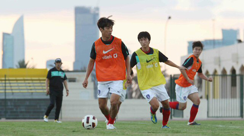 2014 브라질 월드컵 최종예선 진출의 교두보가 될 중동 2연전에 나선 축구대표팀이 9일 오후(현지시간) UAE 두바이의 알와슬 훈련장에서 현지적응훈련을 하는 가운데 박주영이 훈련을 하고 있다. 아랍에미리트(UAE)와의 월드컵 3차 예선 4차전은 한국시간 11일 오후 9시45분에 치러진다.