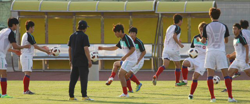 2014 브라질 월드컵 최종예선 진출의 교두보가 될 중동 2연전에 나선 축구대표팀이 9일 오후(현지시간) UAE 두바이의 알와슬 훈련장에서 현지적응훈련을 하고 있다. 아랍에미리트(UAE)와의 월드컵 3차 예선 4차전은(한국시간 11일 오후 9시45분)에 치러진다.