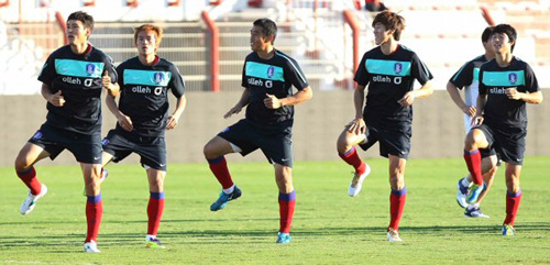 2014 브라질 월드컵 최종예선 진출의 교두보가 될 중동 2연전에 나선 축구대표팀이 10일 오후(현지시간) UAE 두바이의 라시드 축구장에서 최종 훈련을 하고 있다.