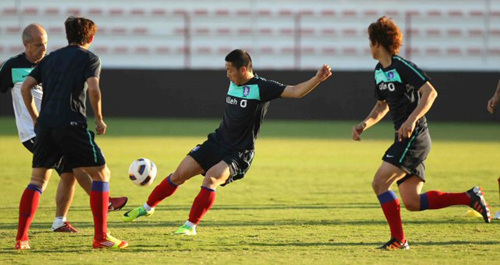 2014 브라질 월드컵 최종예선 진출의 교두보가 될 중동 2연전에 나선 축구대표팀이 10일 오후(현지시간) UAE 두바이의 라시드 축구장에서 최종 훈련을 하고 있다.