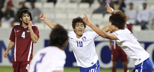 24일(한국시각) 카타르 도하에서 열린 올림픽축구 최종예선 한국-카타르 경기에서 김현성이 동점골을 넣고 나서 환호하고 있다.