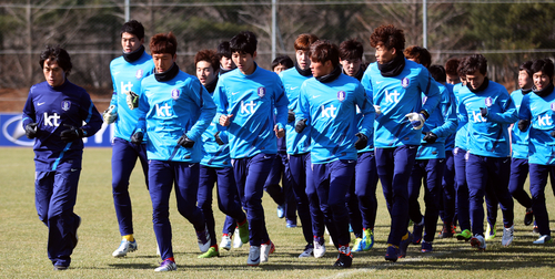 런던올림픽 축구 최종예선 마지막 경기인 카타르전을 이틀 앞둔 12일 오후 파주 NFC에서 올림픽대표팀 선수들이 훈련하고 있다.