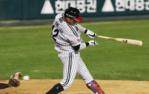 23일 오후 서울 잠실야구장에서 열린 2012 프로야구 넥센과 LG의 경기. 4회말 LG 공격 1사 만루에서 김태군이 삼진 당하고 있다.