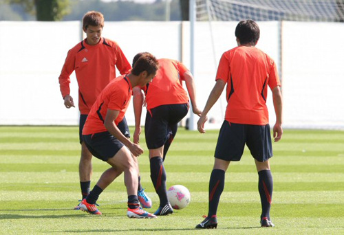 2012 런던올림픽 일본 축구 대표팀이 운명의 한일전, 런던올림픽 남자축구 3,4위전을 하루 앞둔 9일 오후(현지시간) 영국 카디프의 카디프 대학 축구훈련장에서 훈련을 하고 있다.