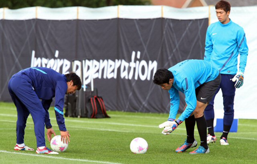 2012 런던올림픽 축구 대표팀이 운명의 한일전, 런던올림픽 남자축구 3,4위전을 하루 앞둔 9일 오후(현지시간) 영국 카디프의 카디프 대학 축구훈련장에서 정성룡이 훈련을 하고 있다.