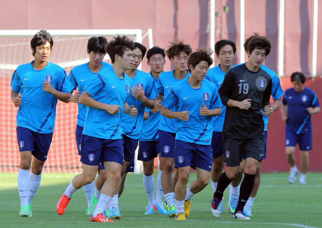  26일(한국시간) 터키 이스탄불 미마르 야흐야 바스 스타디움에서 U-20 한국대표팀이 회복훈련을 하고 있다. 무패를 기록중인 대표팀은 27일 밤 11시 나이지리아와 2013 U-20 월드컵 조별리그 최종 3차전을 치른다.