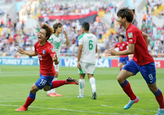  8일(한국시간) 터키 카이세리 카디르 하스 스타디움에서 열린 2013 국제축구연맹(FIFA) U-20 월드컵 8강전에서 한국 이광훈이 동점골을 넣은 뒤 환호하고 있다. 