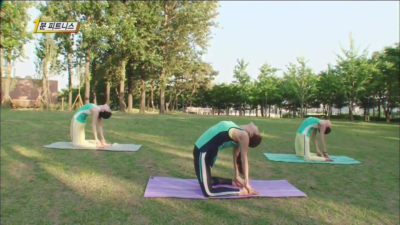 ‘낙타 자세’로 잘록한 허리라인 만들기