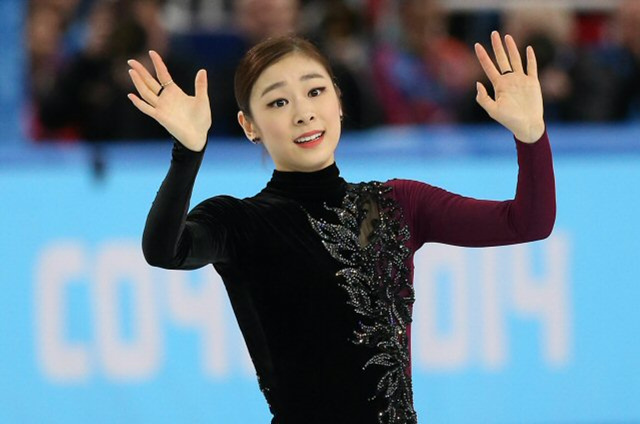 '피겨여왕' 김연아가 21일 오전(한국시간) 러시아 소치 아이스버그 스케이팅 팰리스에서 열린 2014 소치 동계올림픽 피겨스케이팅 여자 싱글 프리스케이팅에서 환상적인 연기를 선보인 뒤 관중에게 인사하고 있다. 