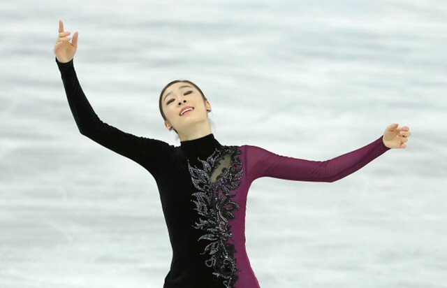 피겨여왕 김연아가 21일 오전 (한국시간) 러시아 소치 아이스버그 스케이팅 팰리스에서 열린 2014 소치 동계올림픽 피겨스케이팅 여자 싱글 프리프로그램에서 무결점 연기를 선보이고 있다. 김연아는 러시아 아델리나 소트니코바에 이어 은메달을 획득했다. 