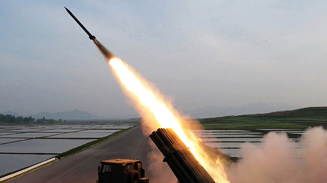 북한, 신형 240㎜ 방사포 올해 배치 착수…“포병 전투력 중대 변화”