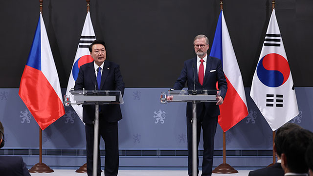 윤 대통령 “한-체코 전략 동반자 관계, ‘원전 동맹’ 거듭나길 기대”