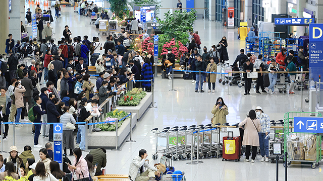 인천공항 “설 연휴 하루평균 21만 4천 명 이용…개항 이후 최대치”