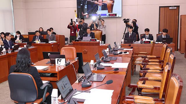 국회 법사위, ‘조희대 대법원장 청문회’ 개최안 의결…‘대통령 재판 정지’ 개정안 통과