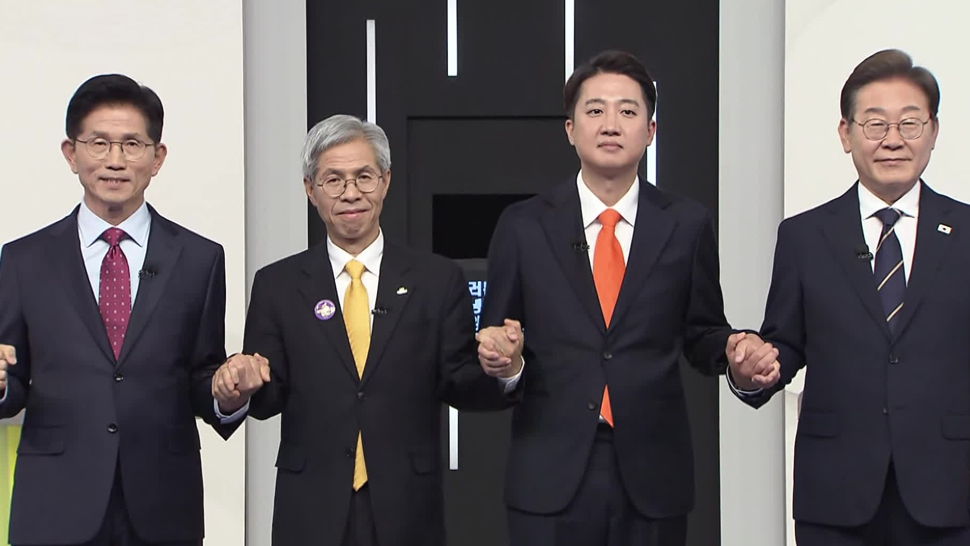 첫 TV 토론…이재명 “유능한 일꾼” 김문수 “일자리 대통령”