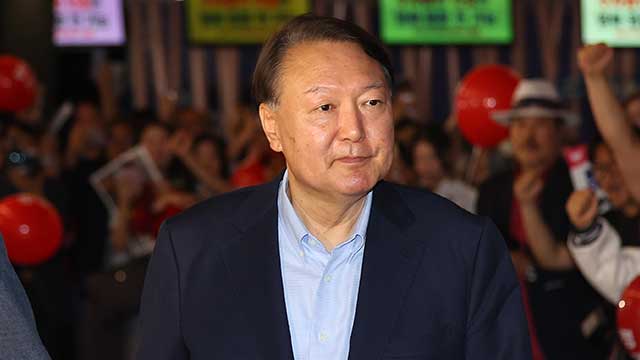 윤 전 대통령, 부정선거 주장 영화 관람…국민의힘 “탈당한 자연인”