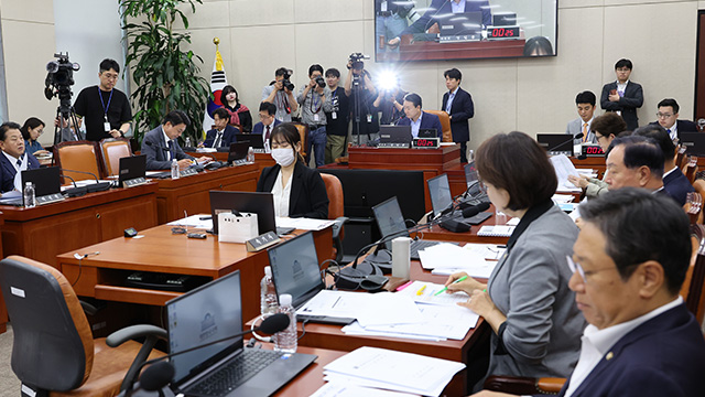 ‘계엄시 군·경 국회 출입금지’ 계엄법 개정안 국방위 통과