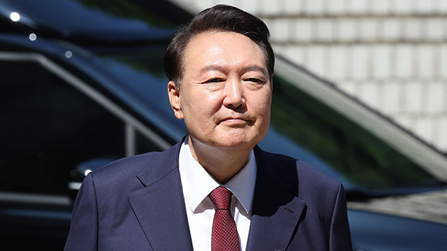 [속보] 내란 특검 “윤 전 대통령 출석 요구 불응시 체포영장 청구 검토”