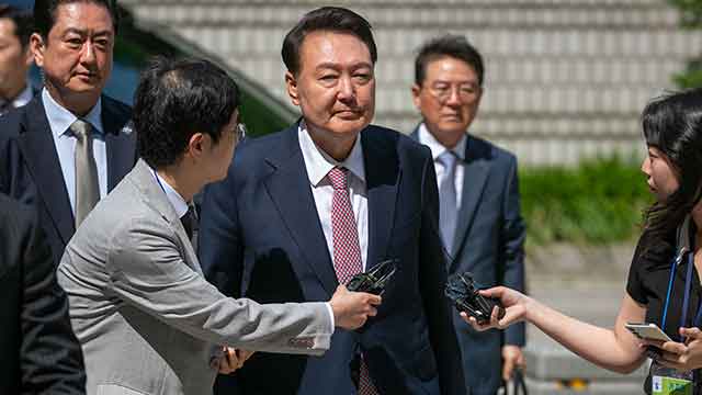 민주, 윤 ‘포토라인 거부’에 “내란 수괴 뻔뻔함 용인 안 돼”
