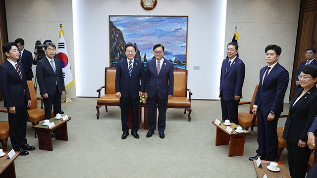 이 대통령, 국회 사전 환담서 “어떤 길 바람직한지 끊임없이 함께 논의해야”