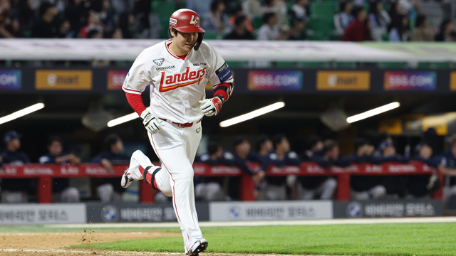 SSG 최정, KBO 최초 20시즌 연속 두 자릿수 홈런 금자탑