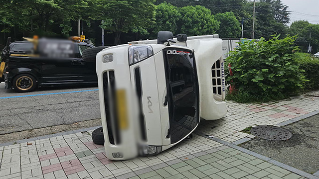 인천 남동구에서 화물차 간 추돌…운전자 2명 경상