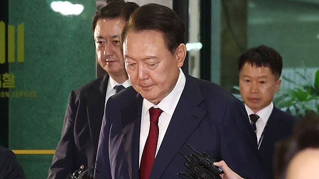 [속보] 윤석열 전 대통령, 30일 내란특검 조사 <br>출석기일 변경 요청