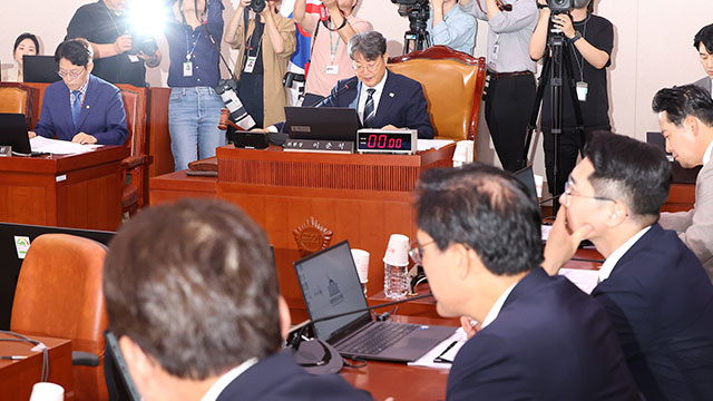 여야, 법사위서 ‘이 대통령 재판’ 공방…“당연히 중단” “평등원칙 위배”