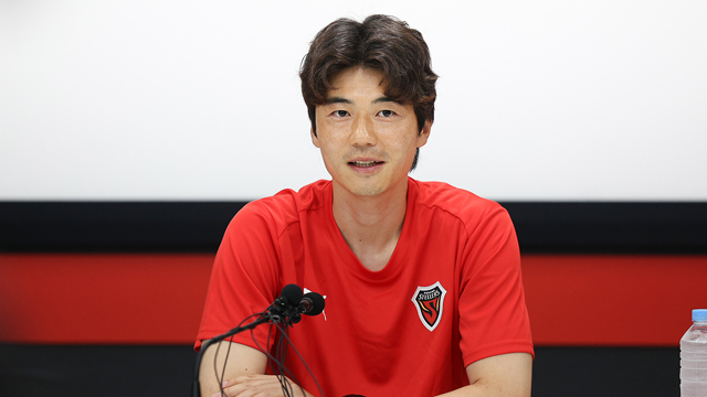포항 유니폼 입은 기성용 “올해가 선수 생활 마지막이라 생각”