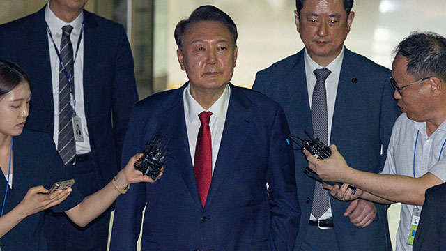 내란특검 “윤 전 대통령 3시 30분까지 조사실 오게 <br>구치소 지휘”