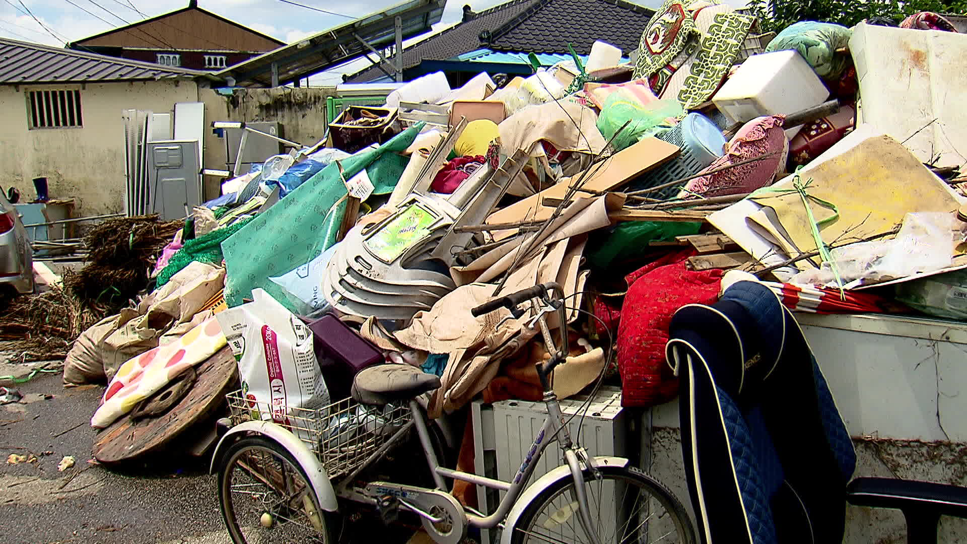 Heat strikes Gwangju flood recovery