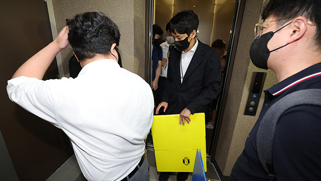 경찰, ‘이준석 여론조사비 대납 의혹’ 수사 착수…강혜경 씨 출석 조율 중